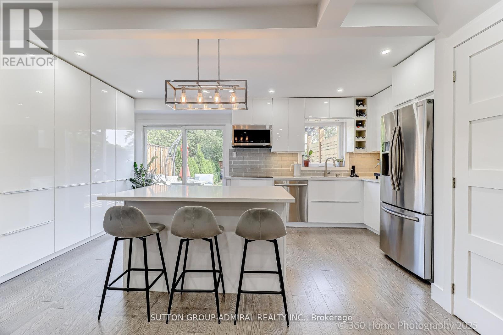 709 Greycedar Crescent, Mississauga, Ontario  L4W 3J4 - Photo 7 - W12517460