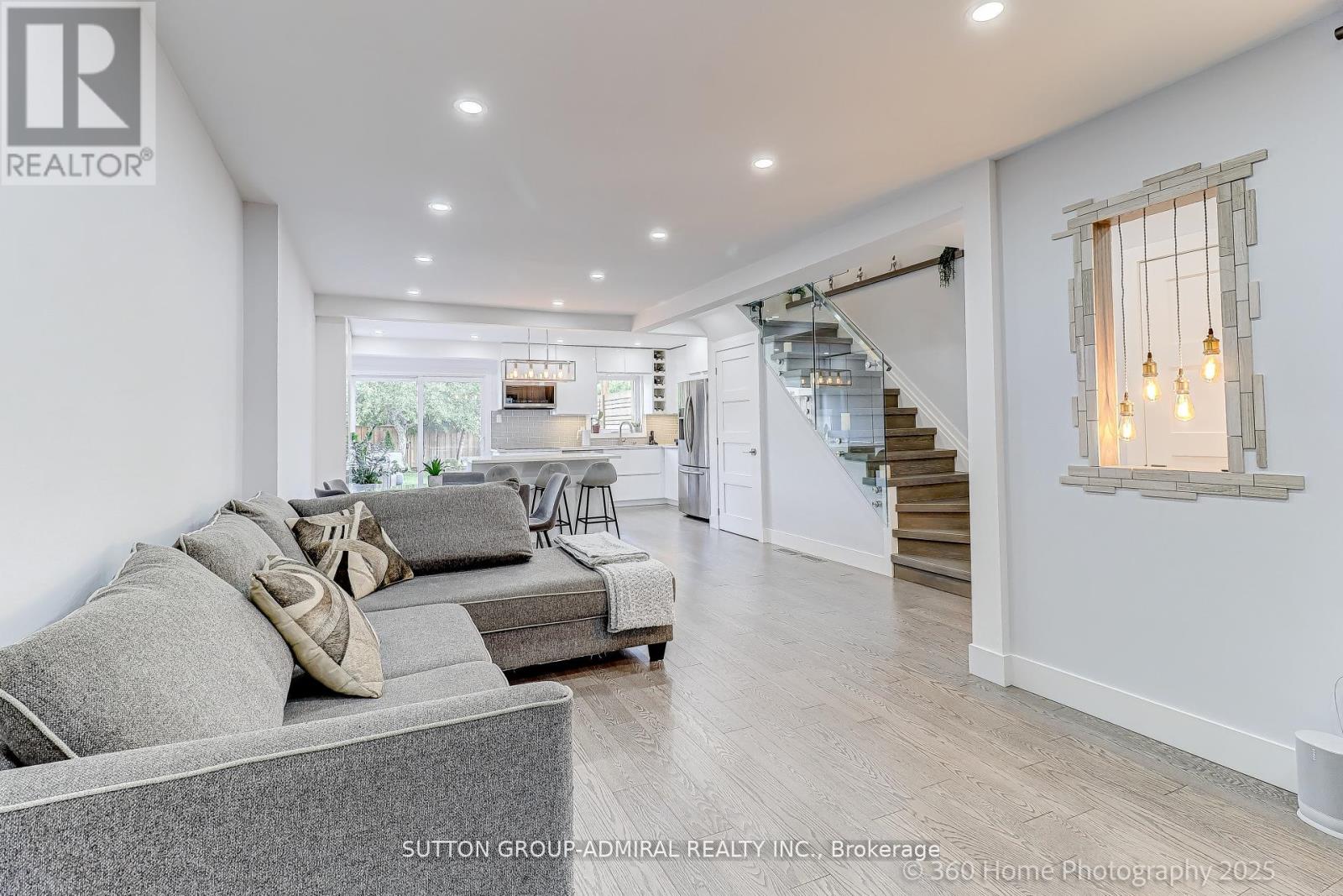 709 Greycedar Crescent, Mississauga, Ontario  L4W 3J4 - Photo 9 - W12517460