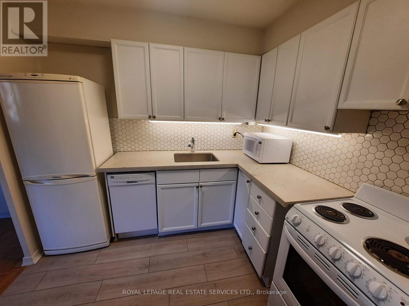 215 - 100 Coe Hill Drive, Toronto, Ontario  M6S 3E1 - Photo 5 - W12517474