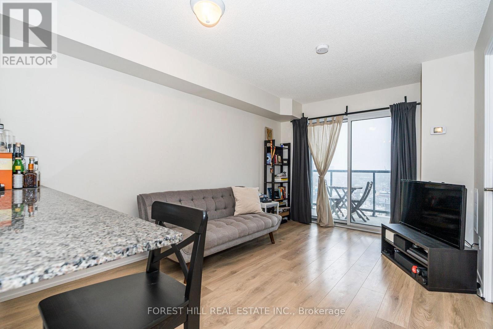 1106 - 1420 Dupont Street, Toronto, Ontario  M6H 4J8 - Photo 4 - W12517490