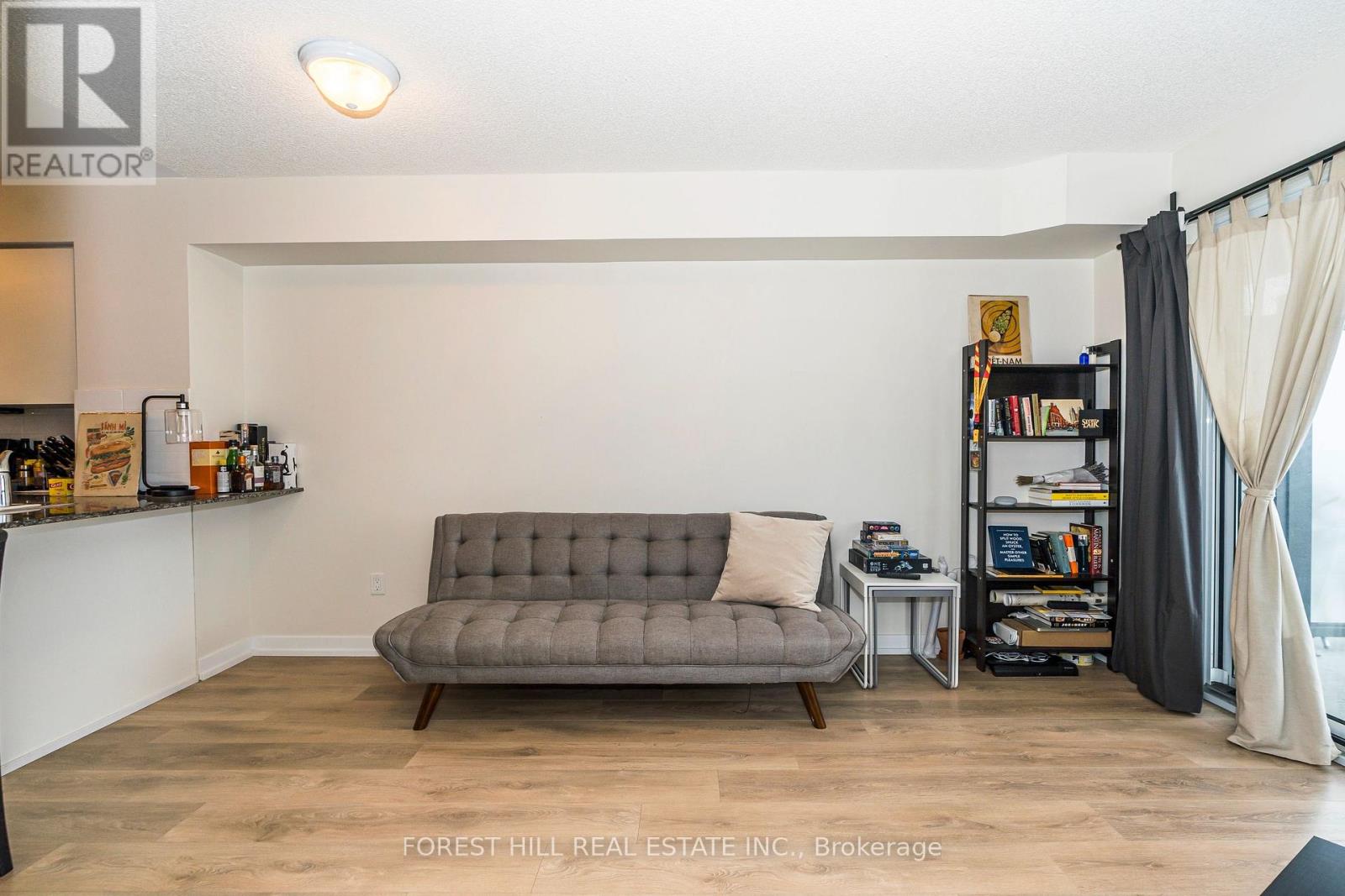 1106 - 1420 Dupont Street, Toronto, Ontario  M6H 4J8 - Photo 5 - W12517490