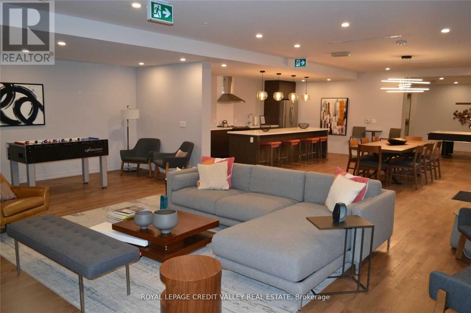 320 - 457 Plains Road E, Burlington, Ontario L7T 2E2 - Photo 32 - W12511918