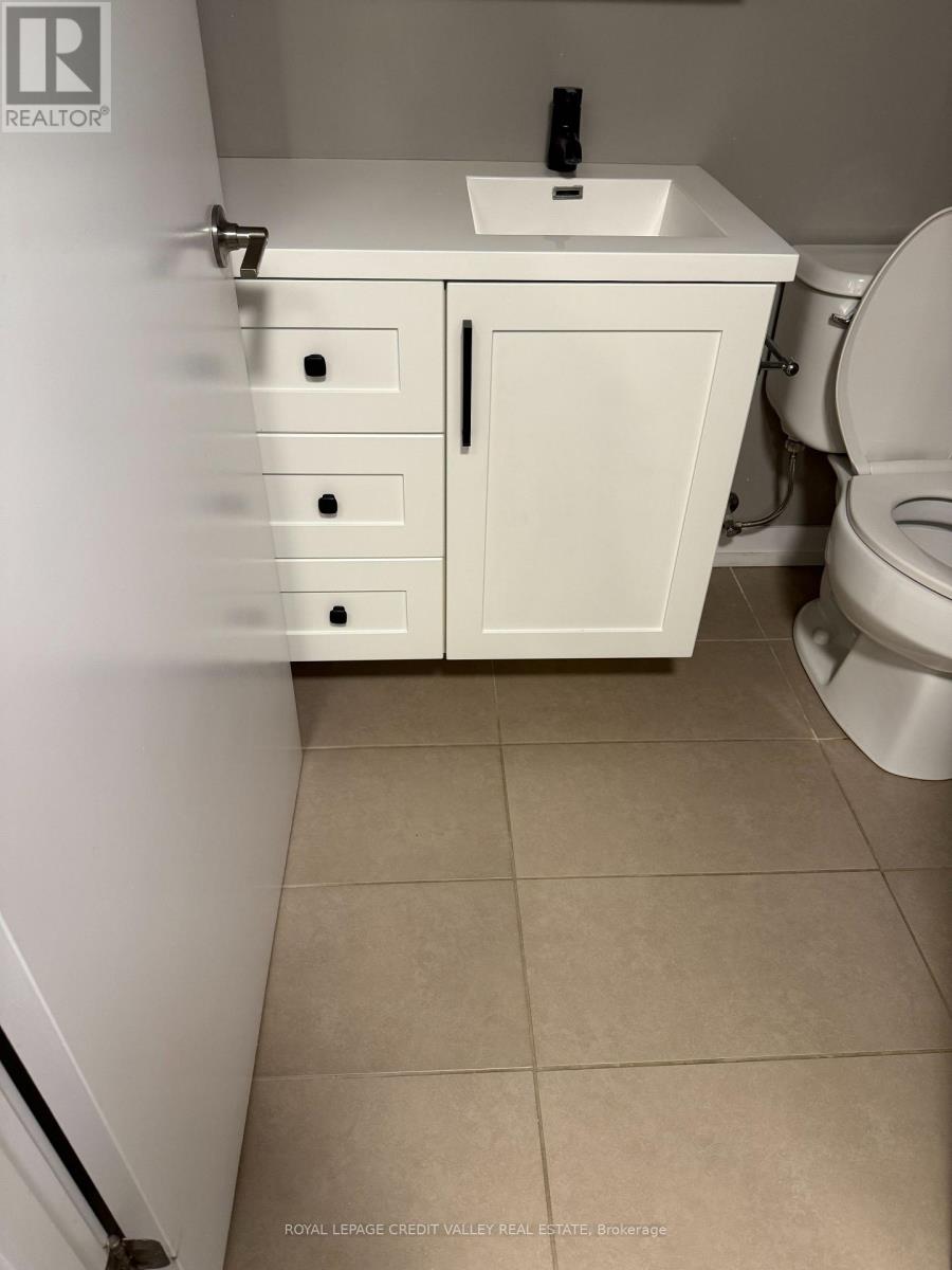 320 - 457 Plains Road E, Burlington, Ontario L7T 2E2 - Photo 29 - W12511918