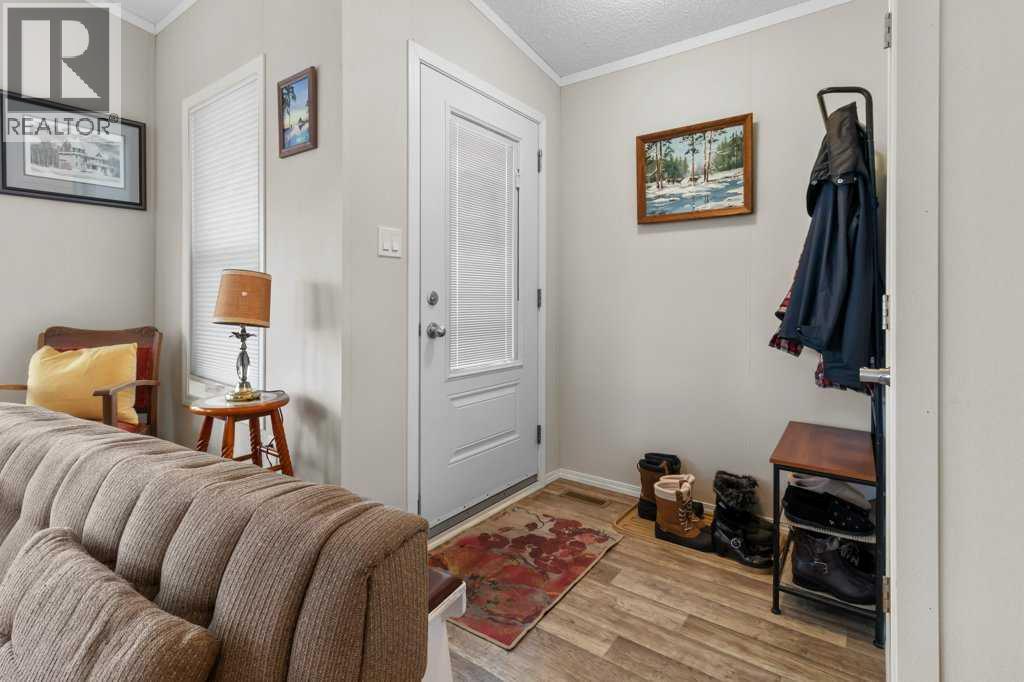 27 Baywood Link, Sylvan Lake, Alberta  T4S 0A8 - Photo 3 - A2268765