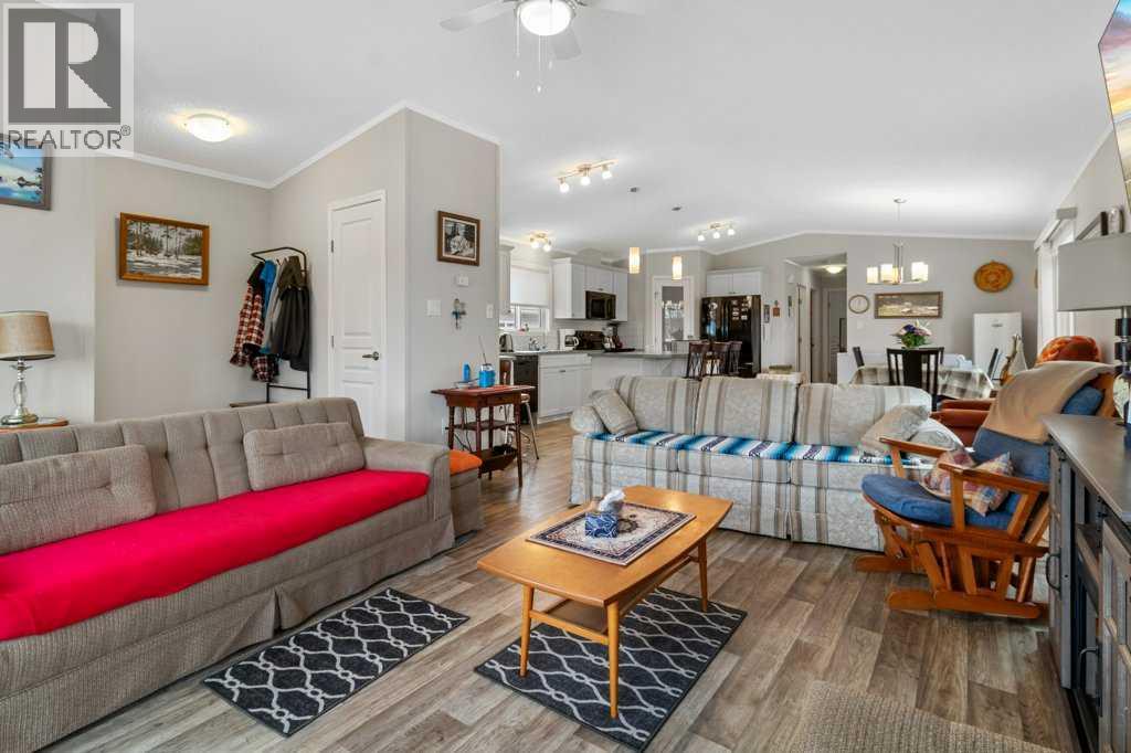 27 Baywood Link, Sylvan Lake, Alberta  T4S 0A8 - Photo 4 - A2268765