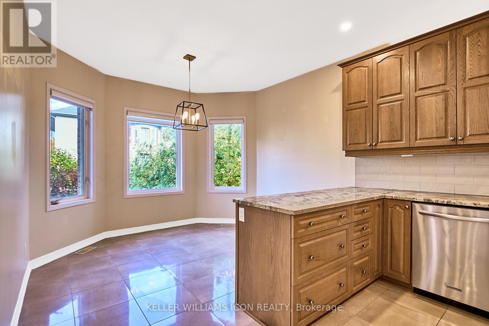 249 Madhu Crescent, Ottawa, Ontario  K2C 4J2 - Photo 15 - X12422939