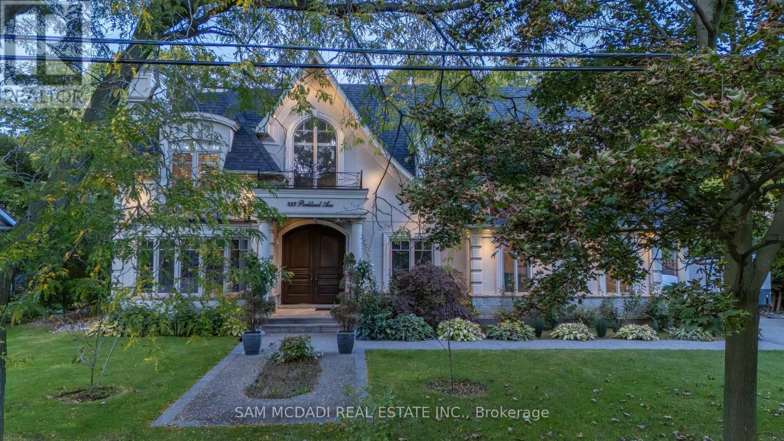 883 Parkland Avenue, Mississauga, Ontario  L5H 3G6 - Photo 2 - W12470275