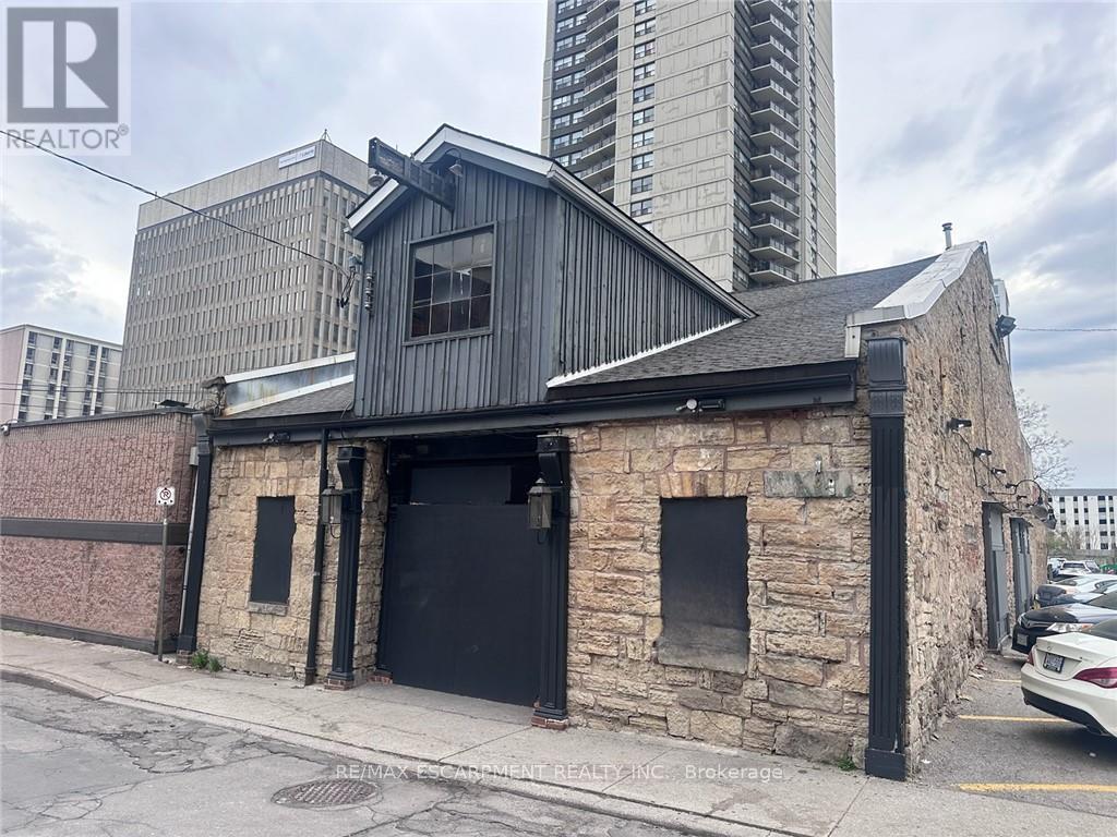 33 BOWEN STREET, Hamilton, Ontario