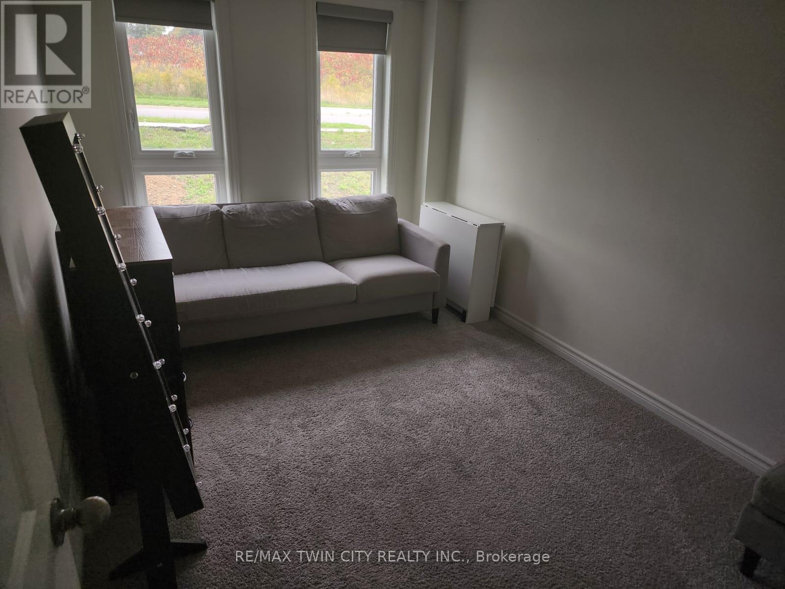 33 - 235 Chapel Hill Drive, Kitchener, Ontario  N2R 0S4 - Photo 10 - X12517416