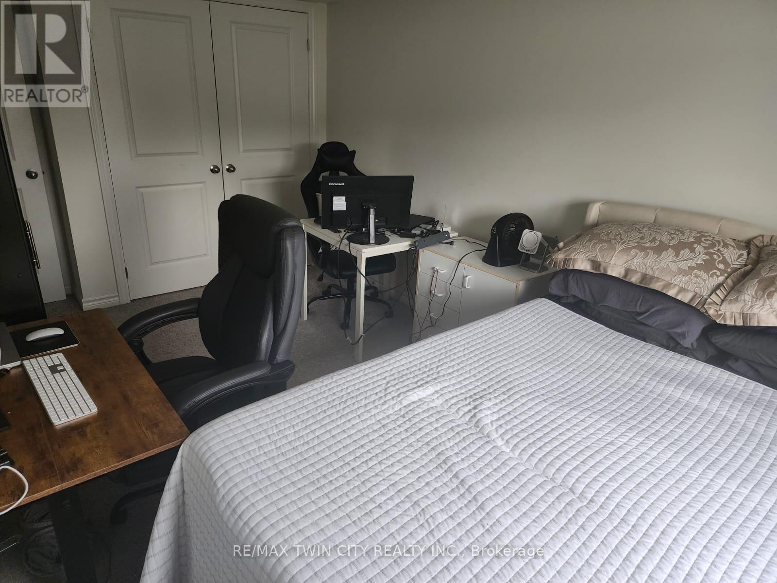 33 - 235 Chapel Hill Drive, Kitchener, Ontario  N2R 0S4 - Photo 13 - X12517416