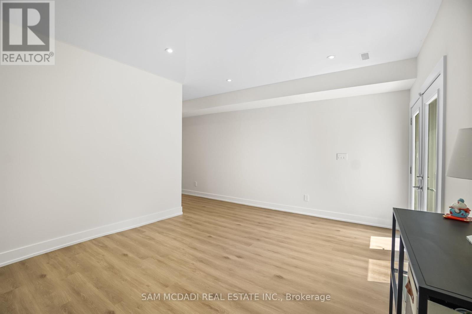 1036 Enola Avenue, Mississauga, Ontario  L5G 4A9 - Photo 47 - W12464578