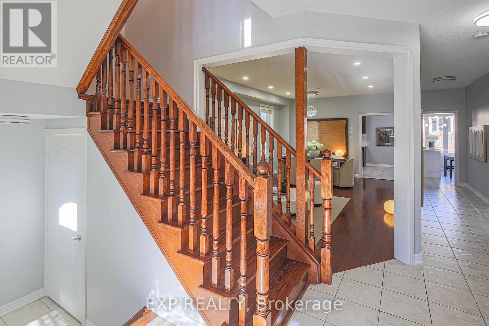 67 Pineforest Place, Markham, Ontario  L6E 2B1 - Photo 4 - N12515724