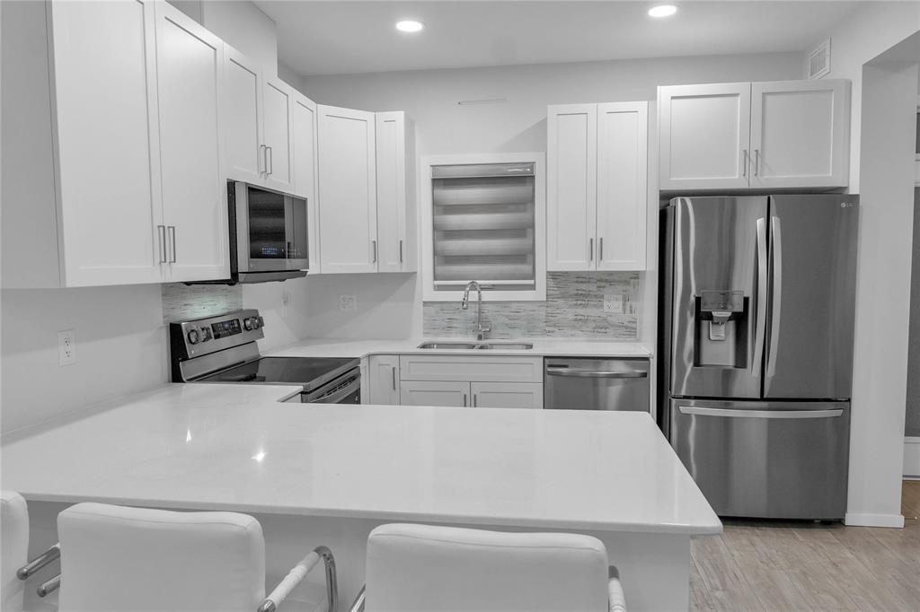 76 Ken Oblik Drive, Winnipeg, Manitoba  R3Y 2C8 - Photo 3 - 202528024