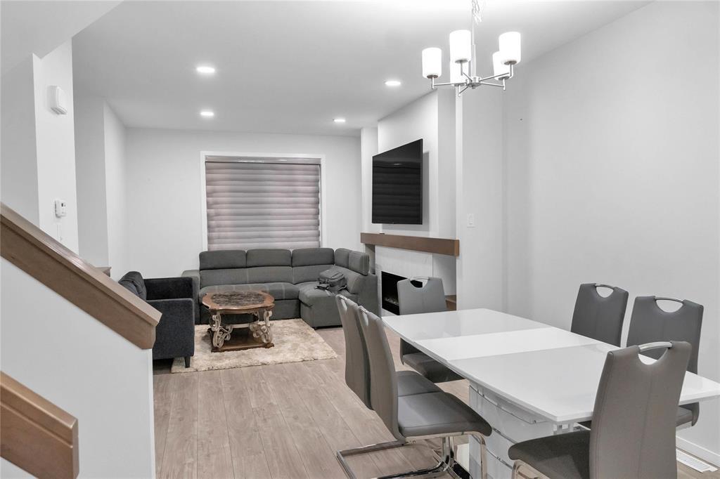 76 Ken Oblik Drive, Winnipeg, Manitoba  R3Y 2C8 - Photo 4 - 202528024