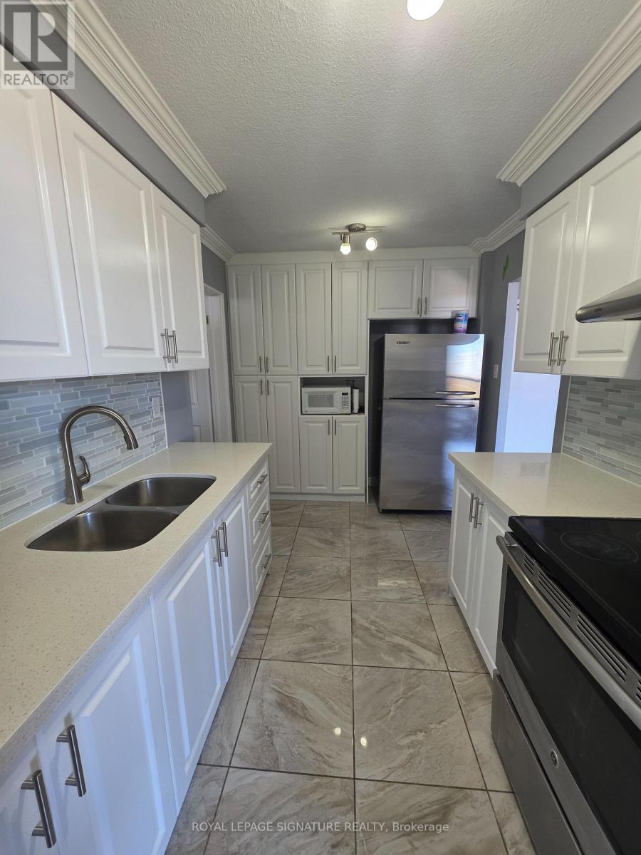 1604 - 3170 Kirwin Avenue, Mississauga, Ontario  L5A 3R1 - Photo 21 - W12516294