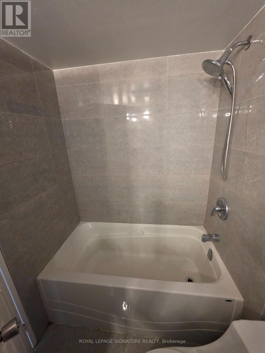 1604 - 3170 Kirwin Avenue, Mississauga, Ontario  L5A 3R1 - Photo 9 - W12516294