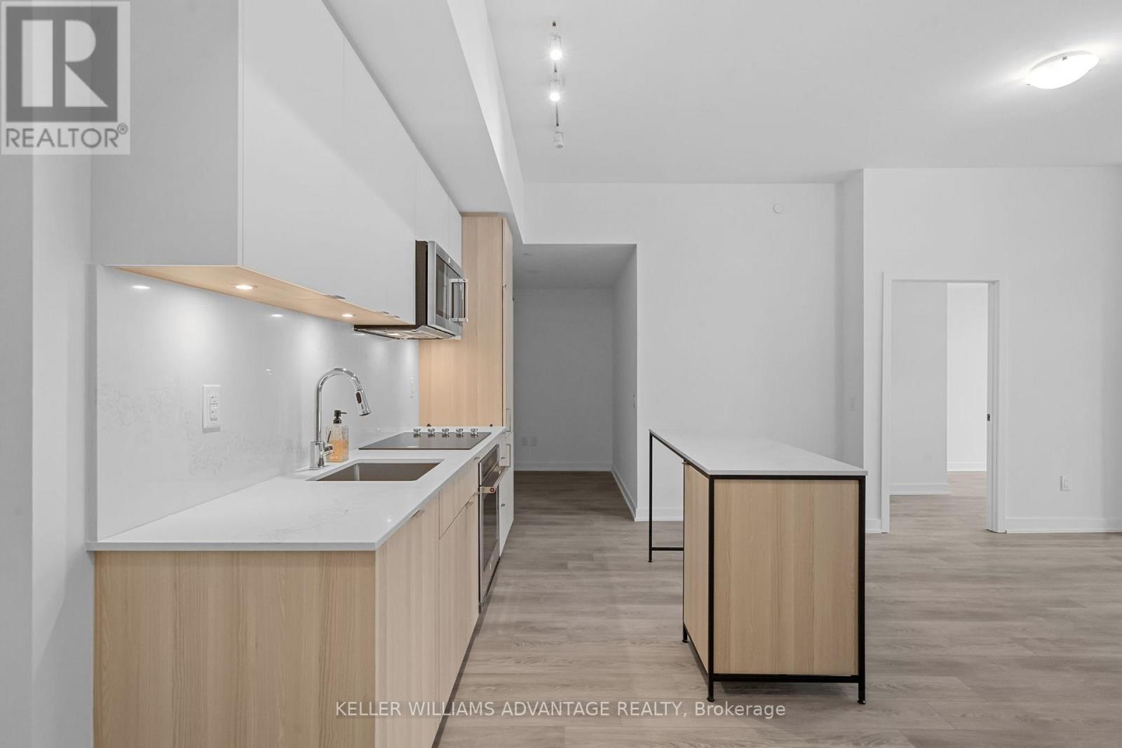 307 - 220 Missinnihe Way, Mississauga, Ontario  L5H 0A9 - Photo 10 - W12516944