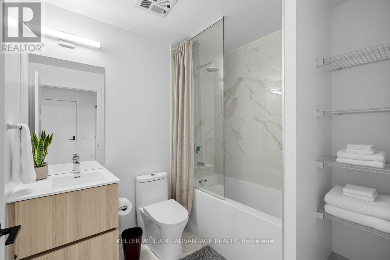 307 - 220 Missinnihe Way, Mississauga, Ontario  L5H 0A9 - Photo 7 - W12516944