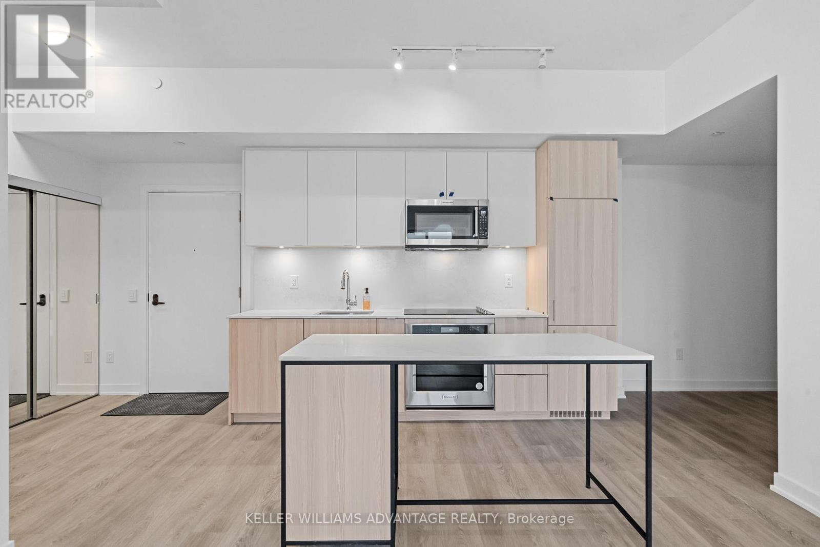 307 - 220 Missinnihe Way, Mississauga, Ontario  L5H 0A9 - Photo 8 - W12516944