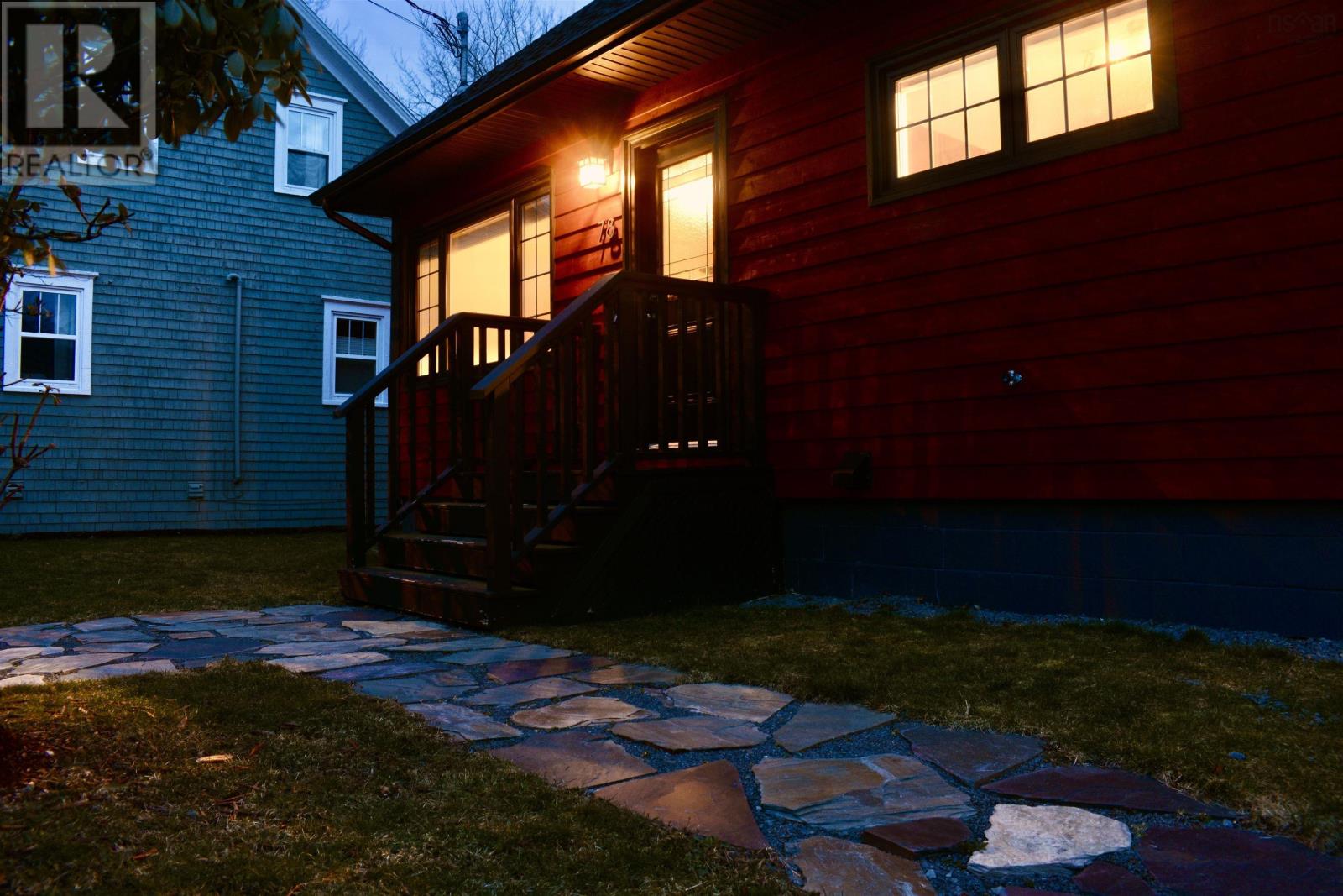 78 Lawrence St, Lunenburg, Nova Scotia  B0J 2C0 - Photo 3 - 202527063