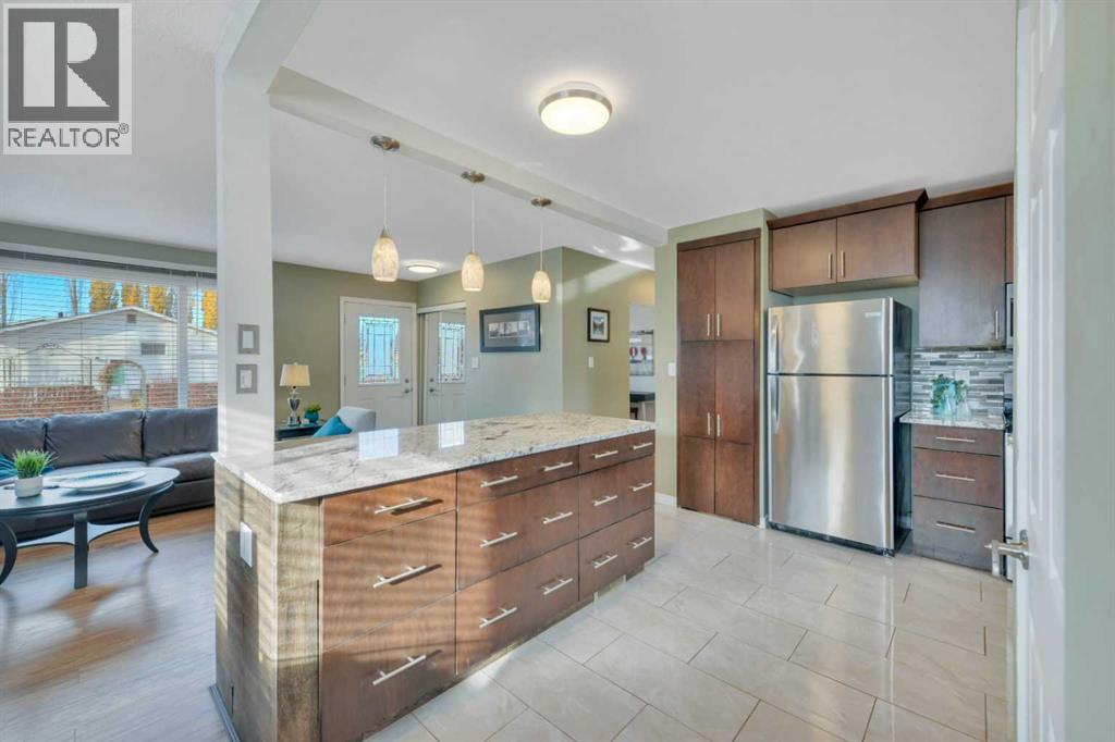 11 Fir Street, Red Deer, Alberta  T4N 4Y3 - Photo 9 - A2264121