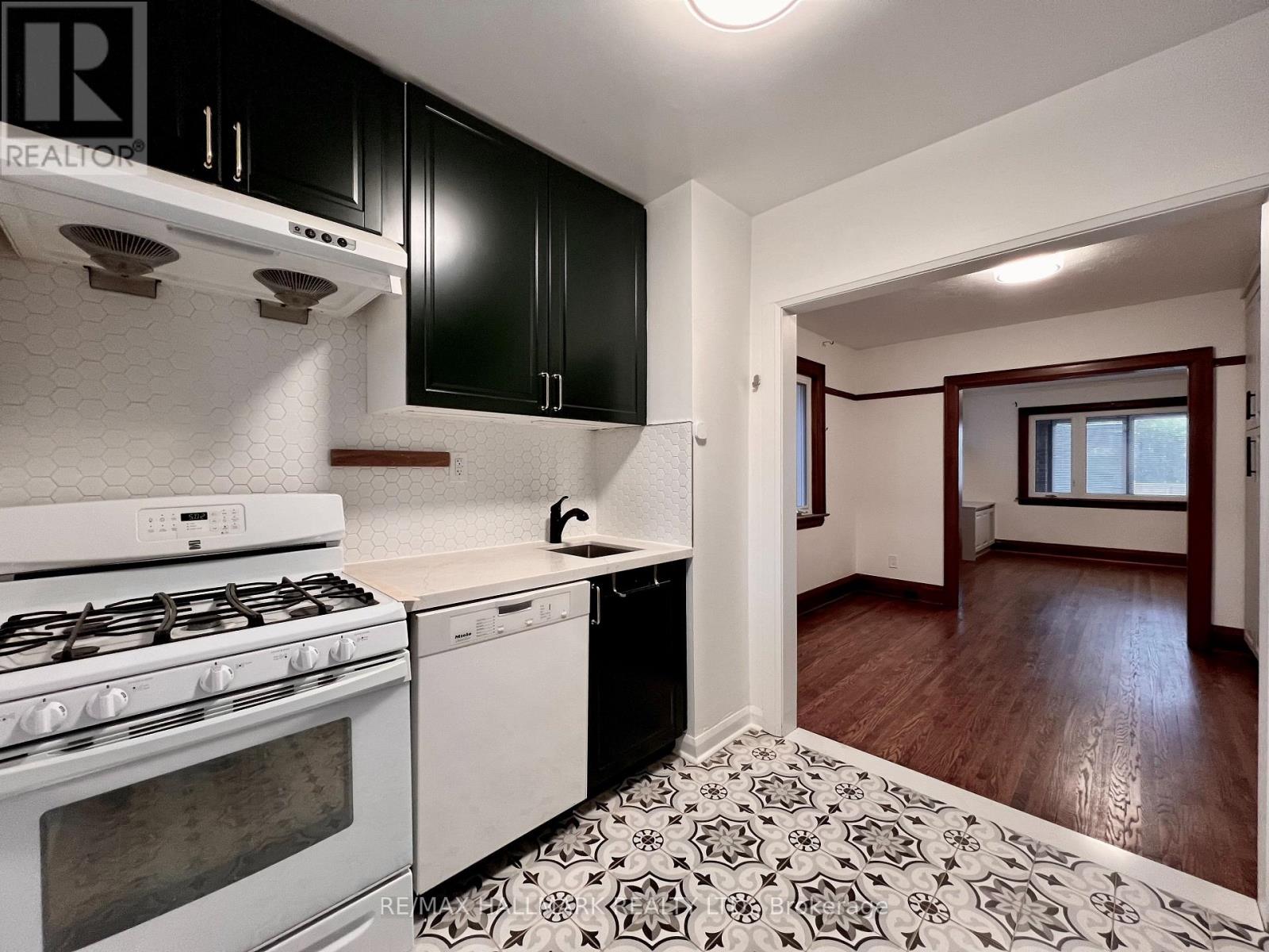 524 Eglinton Avenue E, Toronto, Ontario  M4P 1N6 - Photo 10 - C12517604