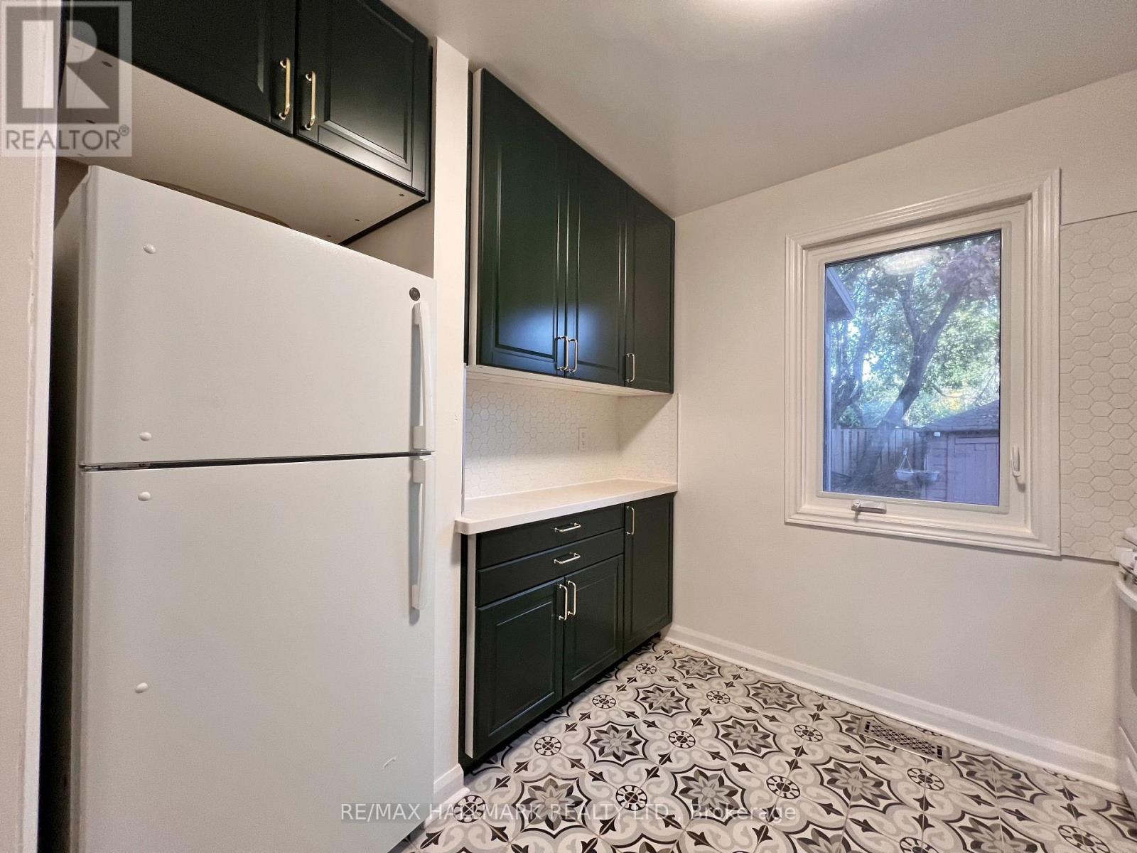 524 Eglinton Avenue E, Toronto, Ontario  M4P 1N6 - Photo 11 - C12517604