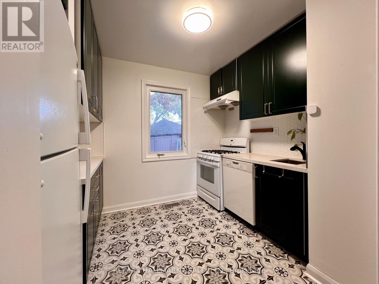 524 Eglinton Avenue E, Toronto, Ontario  M4P 1N6 - Photo 8 - C12517604