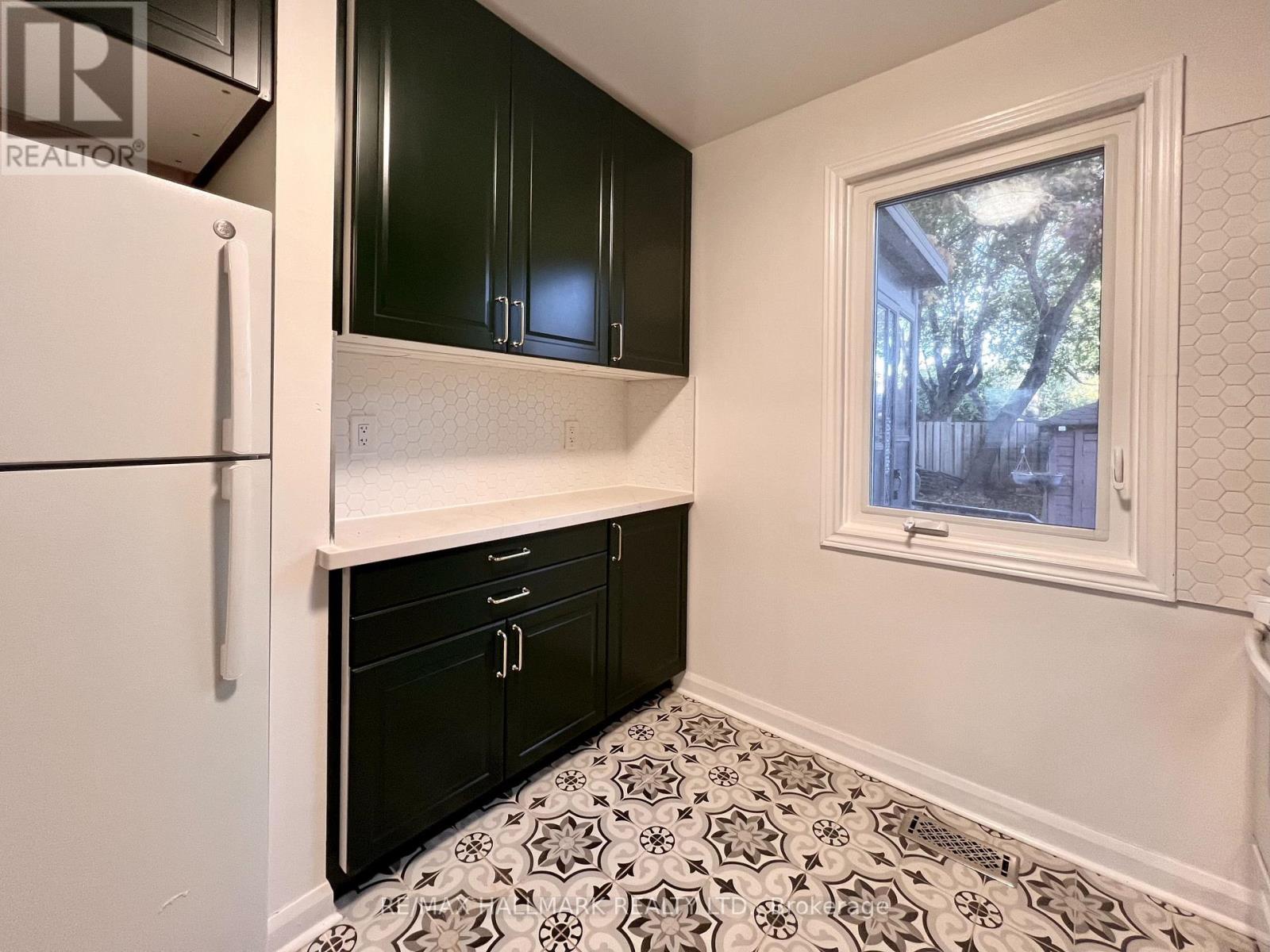 524 Eglinton Avenue E, Toronto, Ontario  M4P 1N6 - Photo 9 - C12517604