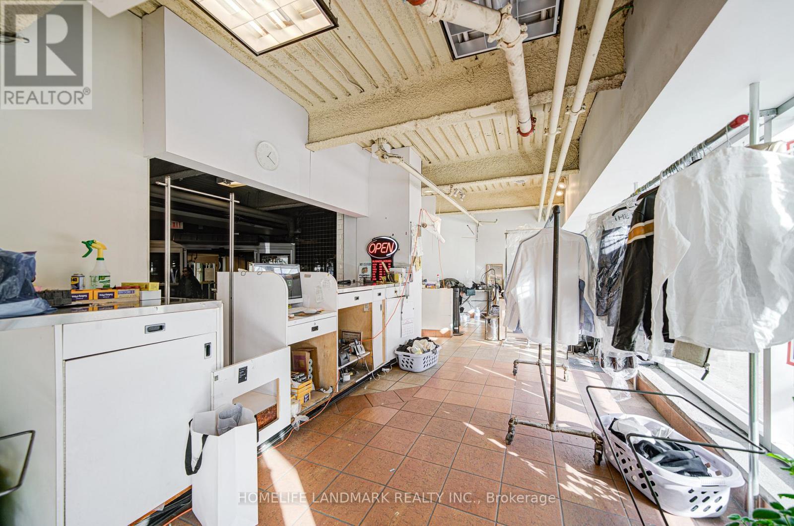 396 St Clair Avenue W, Toronto, Ontario  M5P 3N3 - Photo 15 - C12517624