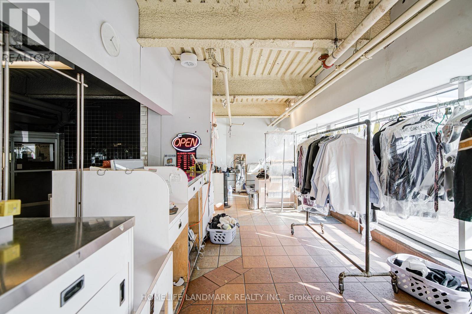 396 St Clair Avenue W, Toronto, Ontario  M5P 3N3 - Photo 17 - C12517624