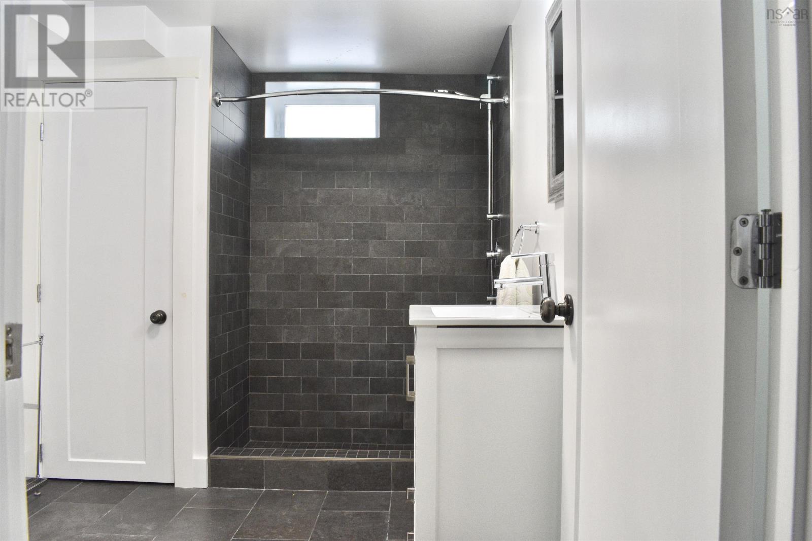 78 Lawrence St, Lunenburg, Nova Scotia  B0J 2C0 - Photo 41 - 202527063