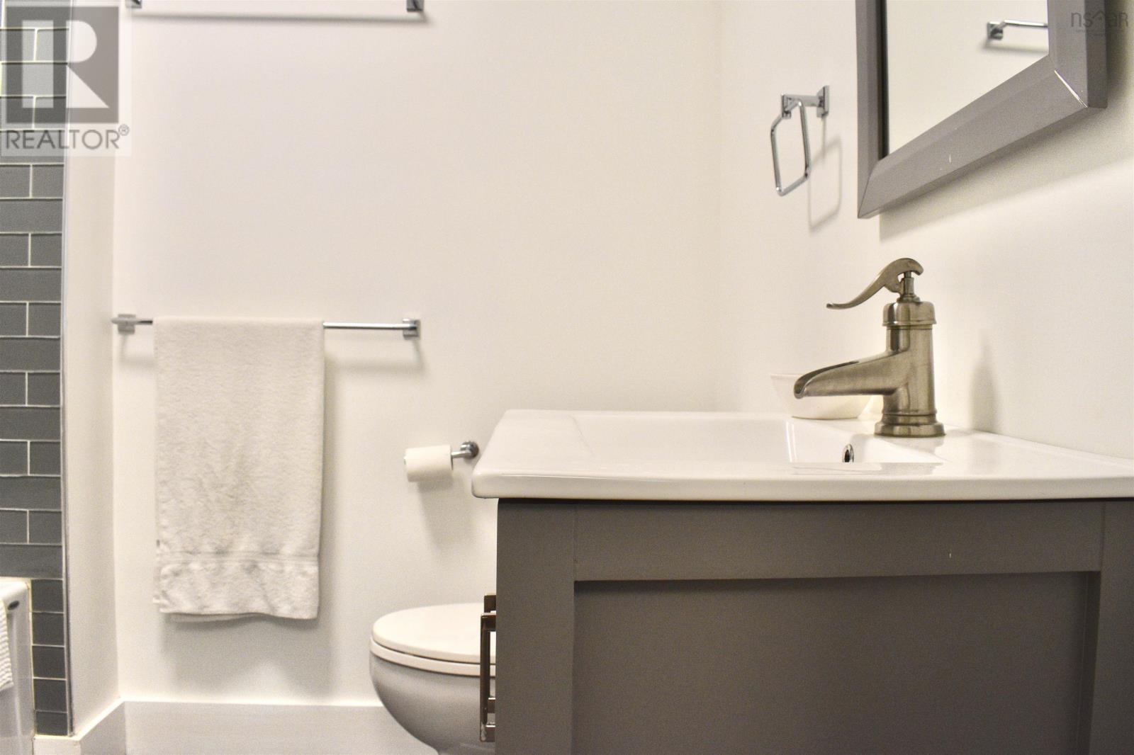 78 Lawrence St, Lunenburg, Nova Scotia  B0J 2C0 - Photo 35 - 202527063