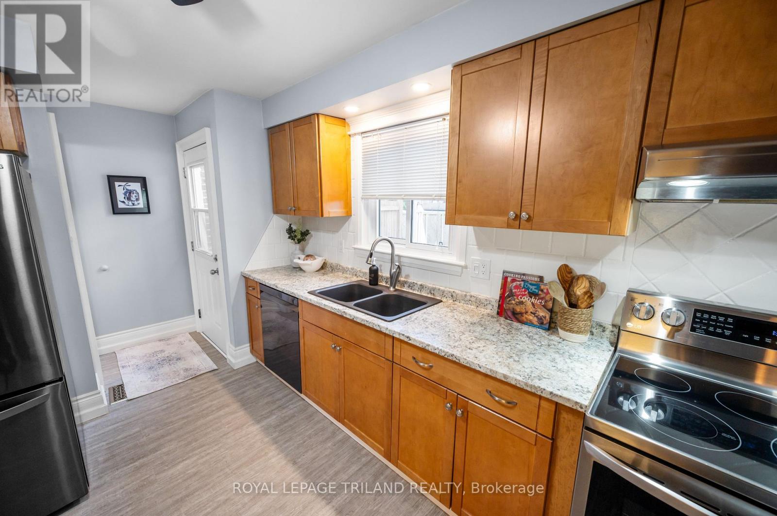 128 Garland Lane, London East, Ontario  N5V 3K8 - Photo 11 - X12517748