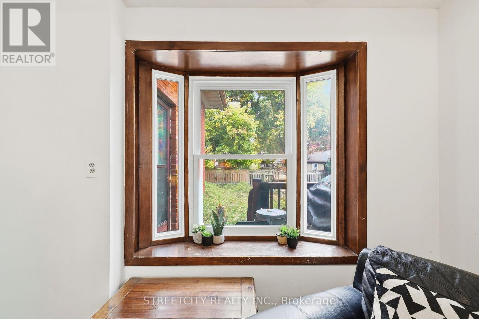 8 Bellevue Avenue, London South, Ontario  N6C 4A5 - Photo 12 - X12517948