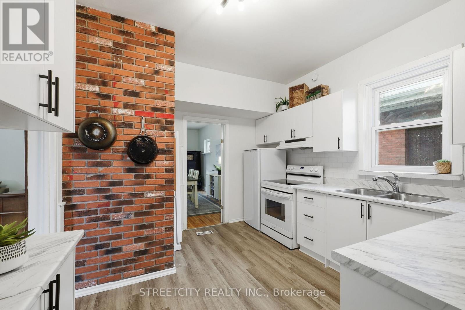 8 Bellevue Avenue, London South, Ontario  N6C 4A5 - Photo 13 - X12517948