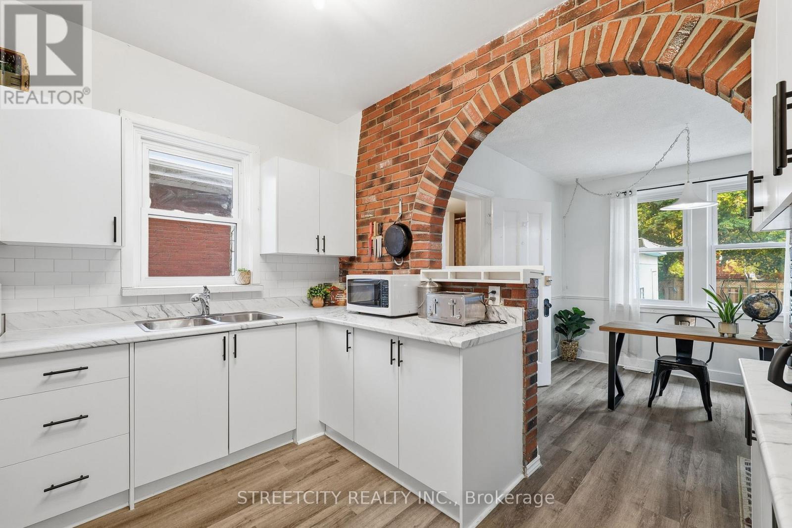 8 Bellevue Avenue, London South, Ontario  N6C 4A5 - Photo 14 - X12517948