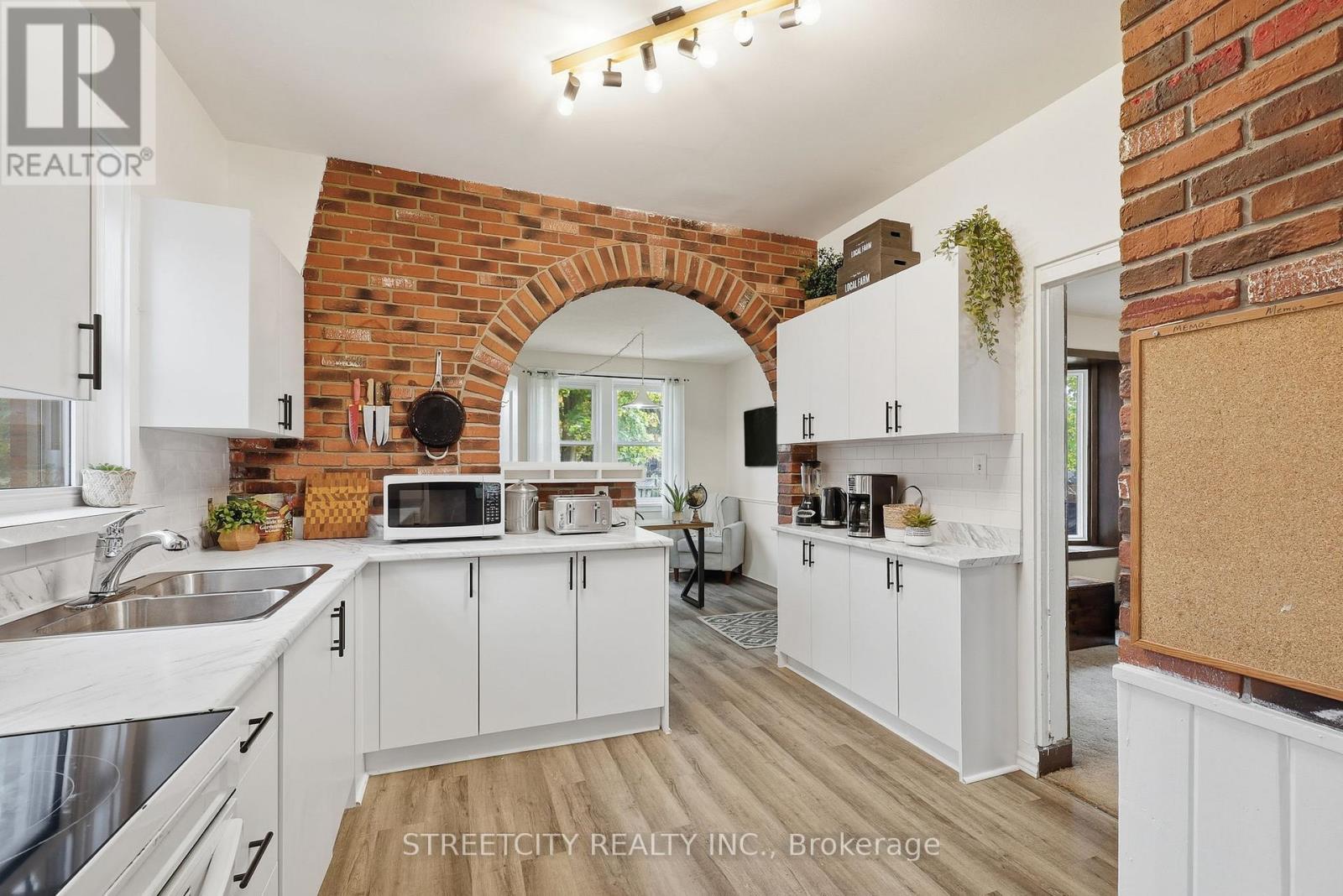 8 Bellevue Avenue, London South, Ontario  N6C 4A5 - Photo 15 - X12517948