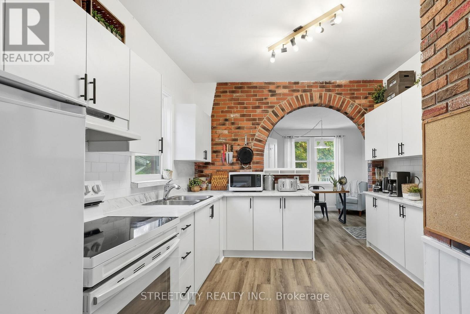 8 Bellevue Avenue, London South, Ontario  N6C 4A5 - Photo 16 - X12517948