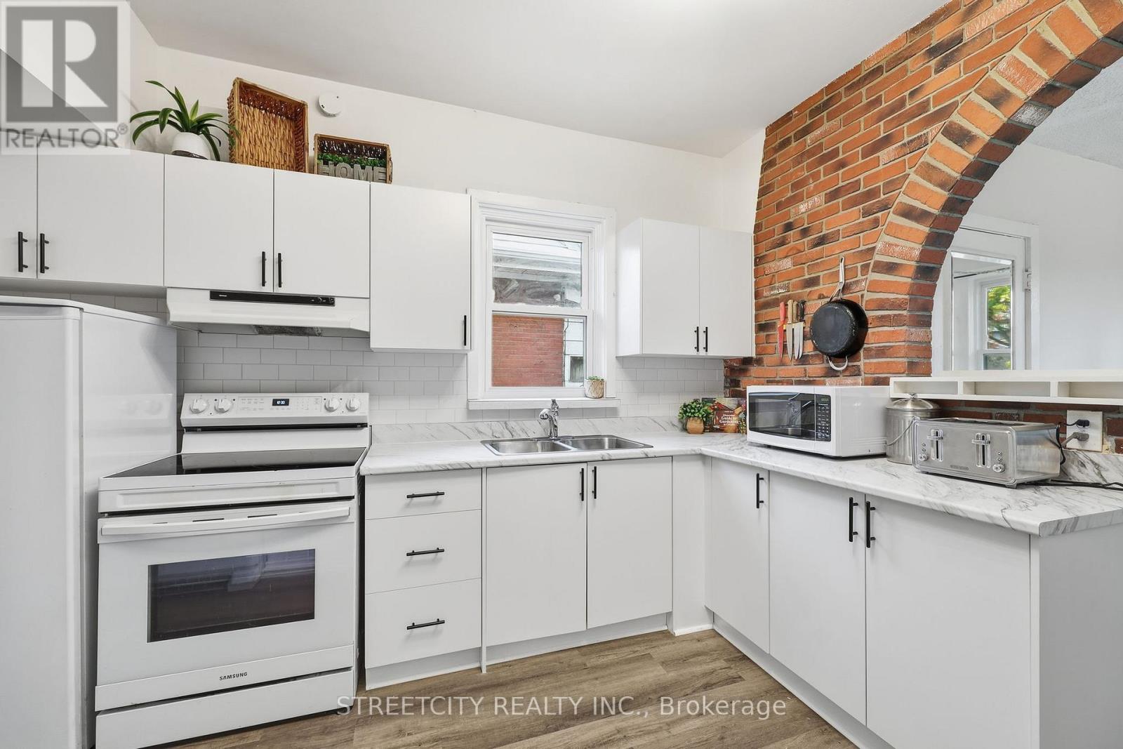 8 Bellevue Avenue, London South, Ontario  N6C 4A5 - Photo 19 - X12517948