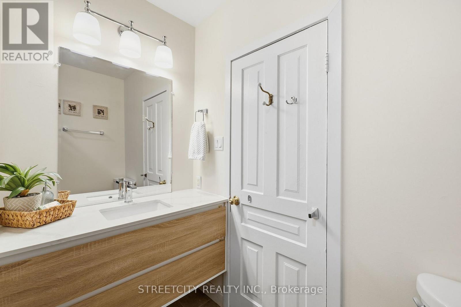 8 Bellevue Avenue, London South, Ontario  N6C 4A5 - Photo 26 - X12517948