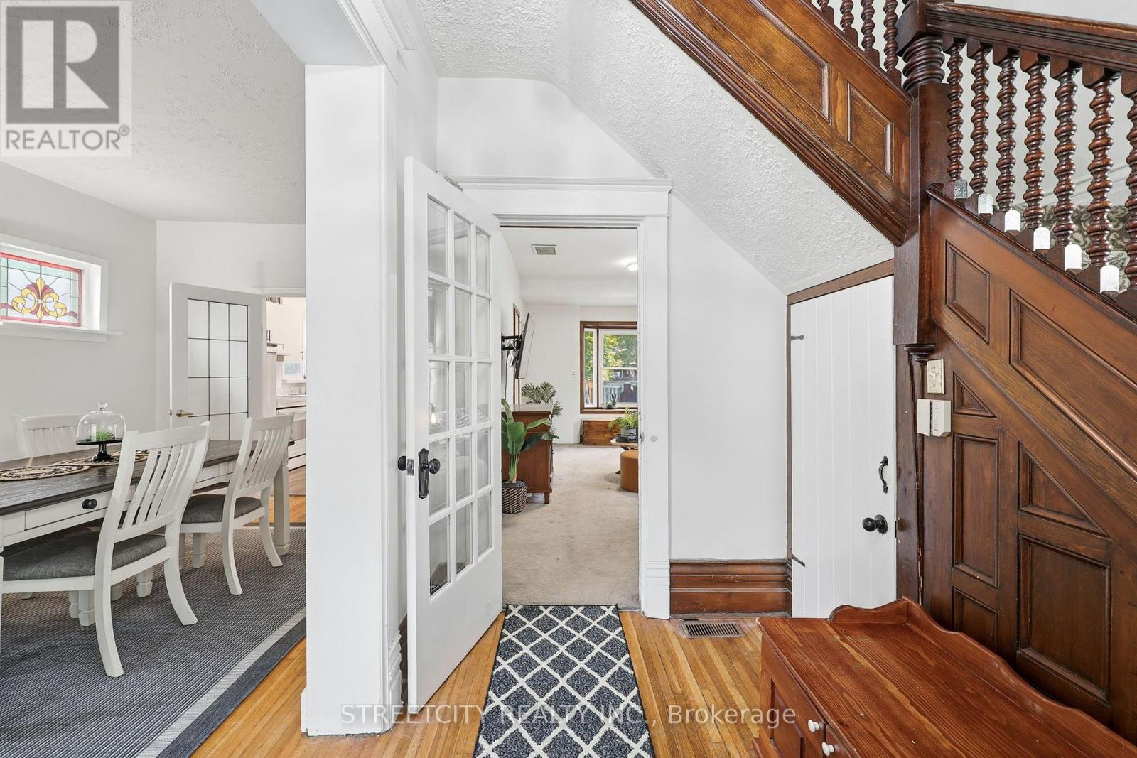 8 Bellevue Avenue, London South, Ontario  N6C 4A5 - Photo 3 - X12517948