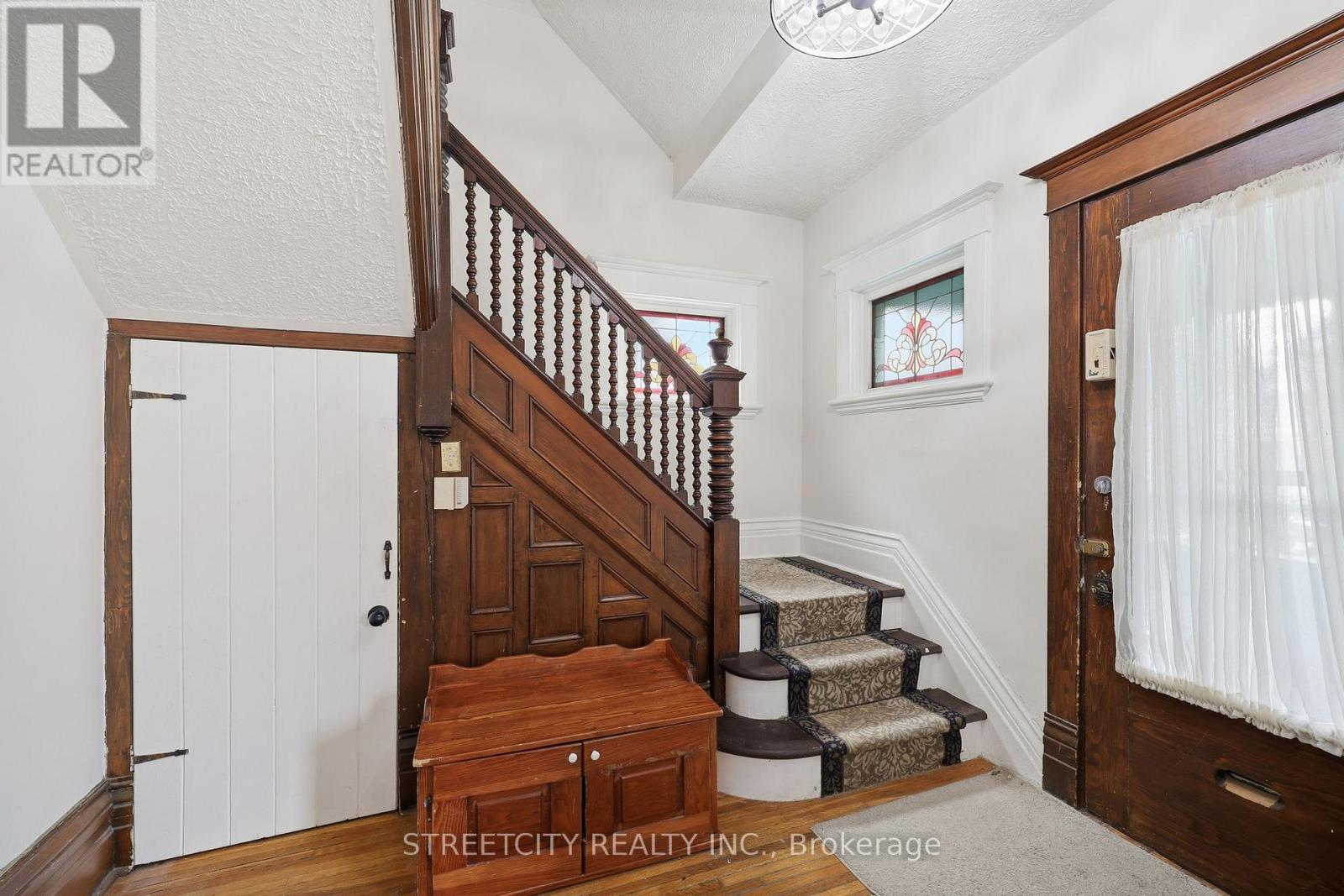 8 Bellevue Avenue, London South, Ontario  N6C 4A5 - Photo 6 - X12517948