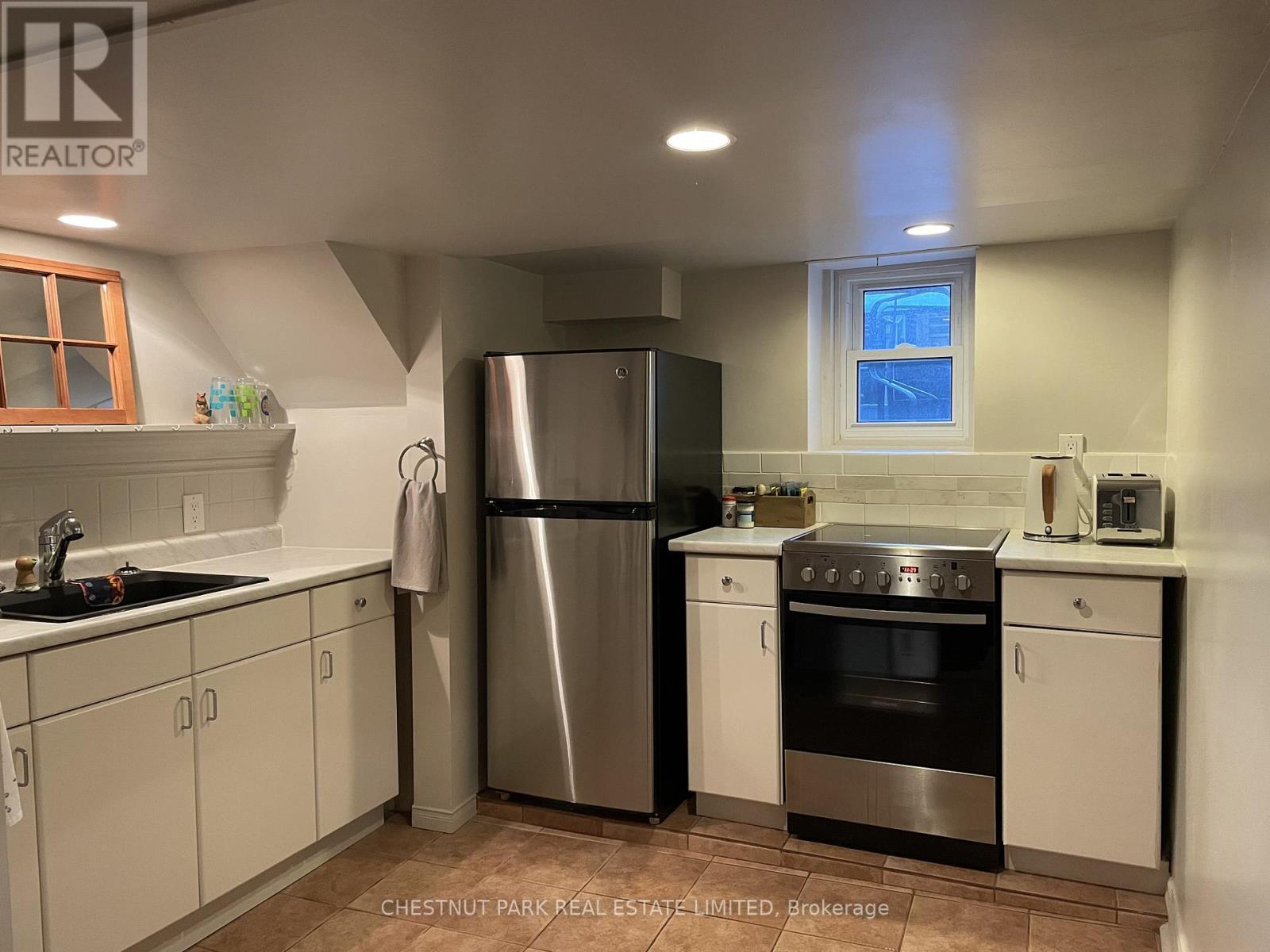 Lower - 91 Coady Avenue, Toronto, Ontario  M4M 2Y9 - Photo 6 - E12517606