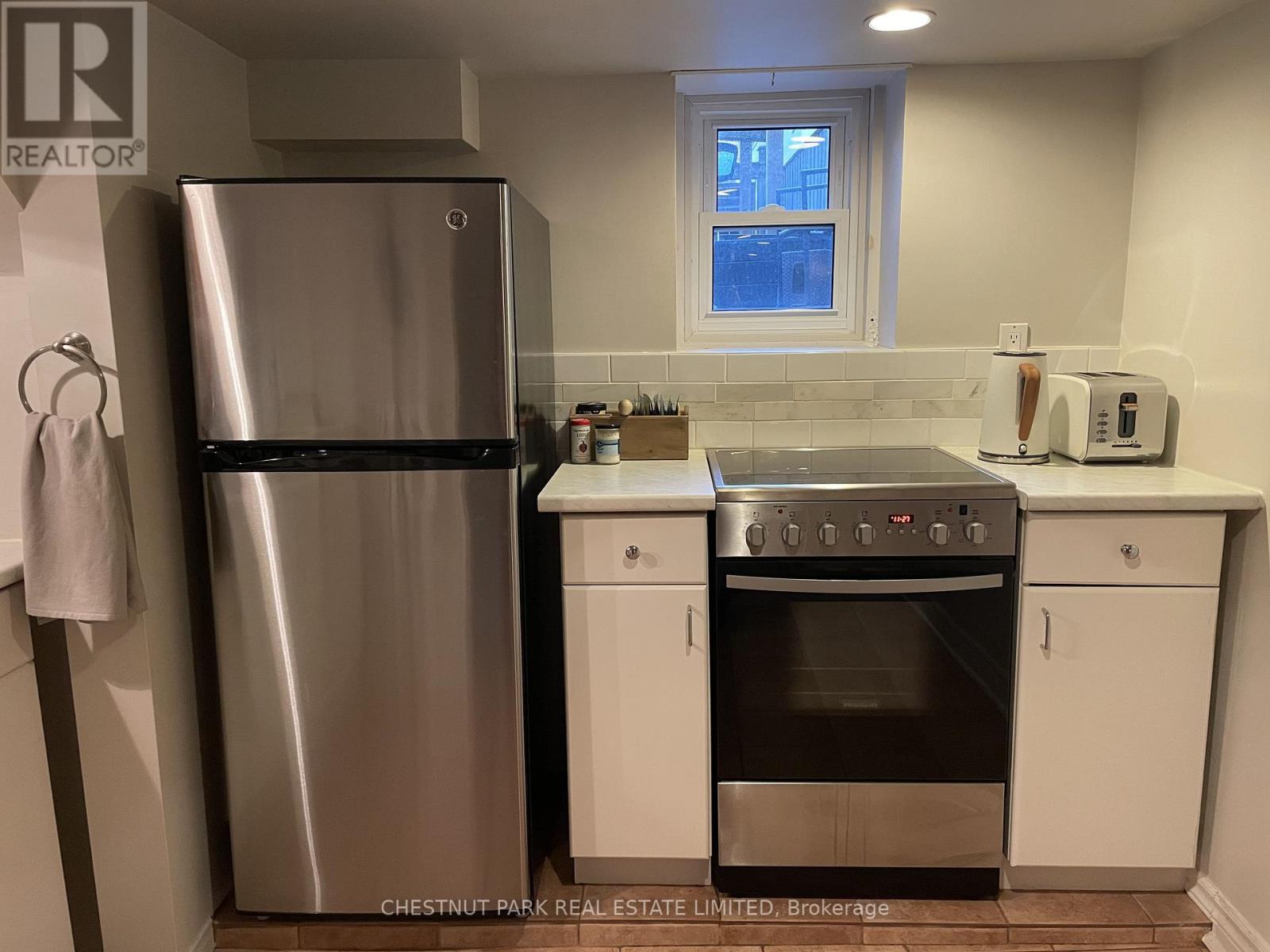 Lower - 91 Coady Avenue, Toronto, Ontario  M4M 2Y9 - Photo 7 - E12517606