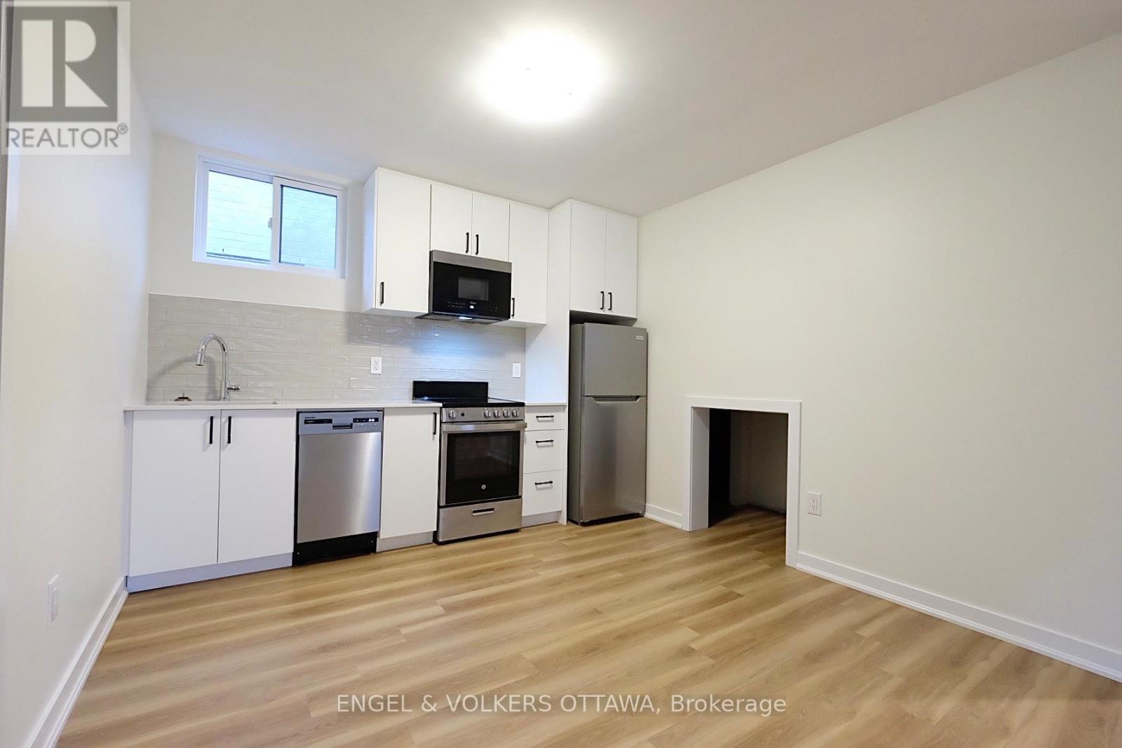Unit B - 636 Hochelaga Street, Ottawa, Ontario  K1K 2E9 - Photo 3 - X12517696