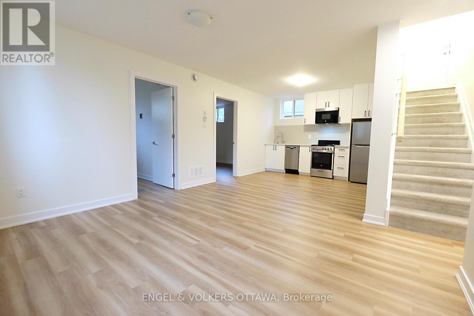 Unit B - 636 Hochelaga Street, Ottawa, Ontario  K1K 2E9 - Photo 4 - X12517696