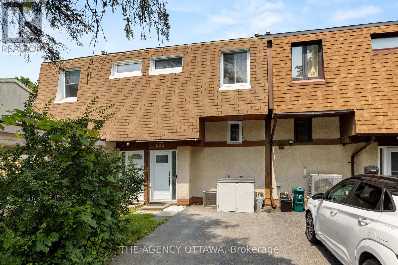 602 Seyton Drive, Ottawa, Ontario  K2H 7X5 - Photo 1 - X12517714