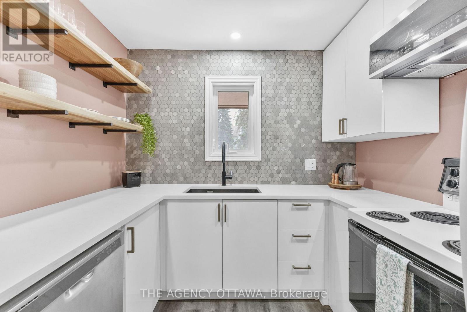 602 Seyton Drive, Ottawa, Ontario  K2H 7X5 - Photo 11 - X12517714