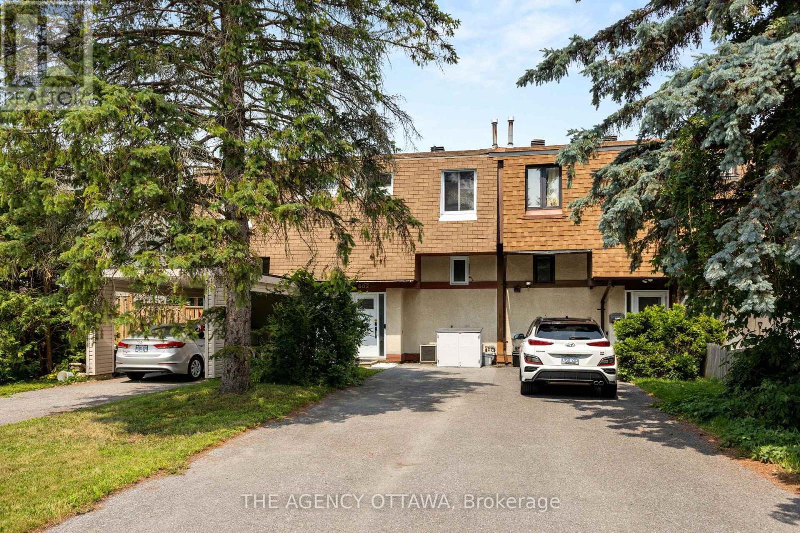 602 Seyton Drive, Ottawa, Ontario  K2H 7X5 - Photo 2 - X12517714